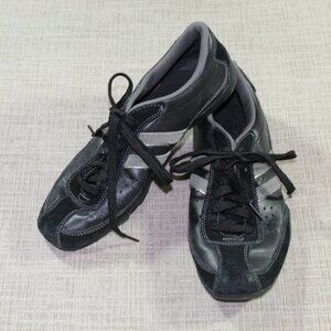 Sketchers Size 7.5 Black Leather Upper Sneakers